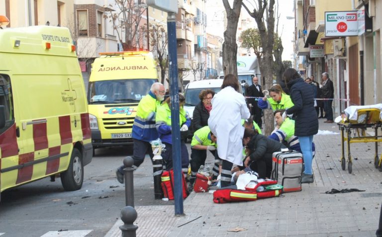 Un herido grave por la explosión de material pirotécnico en la calle San José