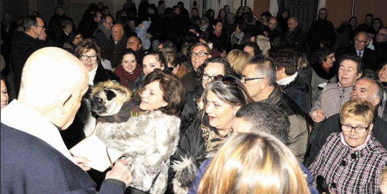 Hoguera, procesión y bendición de mascotas en las Fiestas de San Antón