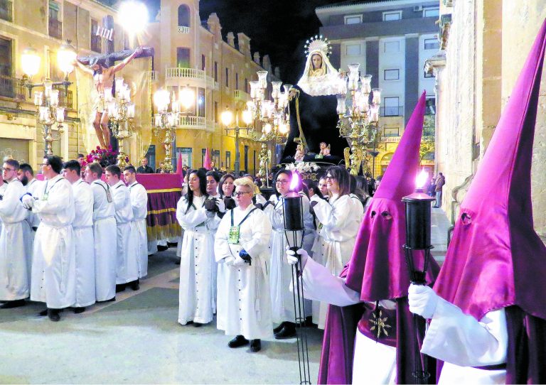 Las 19 Cofradías y nueve bandas de Semana Santa comienzan ya a desfilar