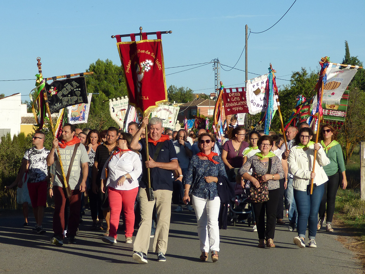 Las Fiestas de San Isidro finalizan el verano con su tradicional misa y romería