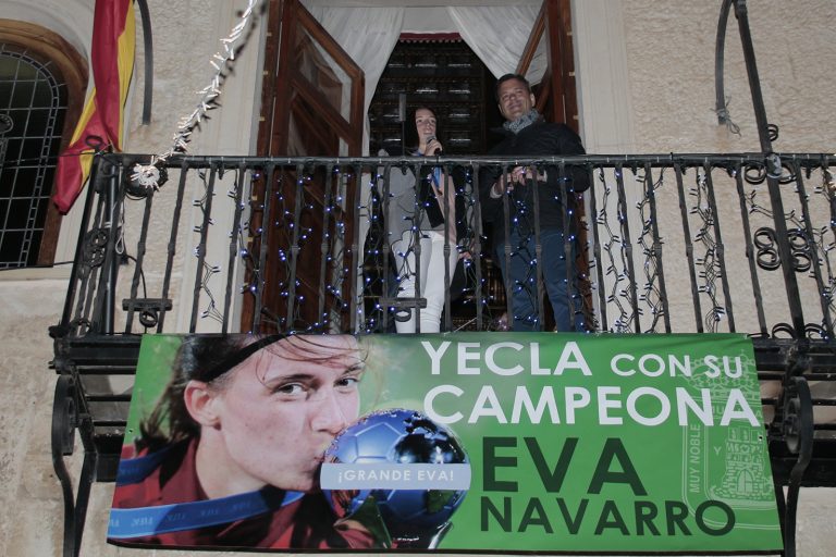 Yecla rinde homenaje a la campeona del mundo