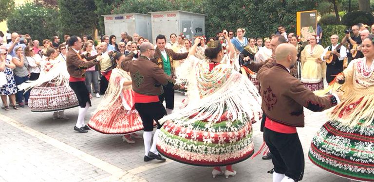 El Pleno otorga la medalla de oro de la ciudad al grupo de Coros y Danzas ‘Francisco Salzillo’