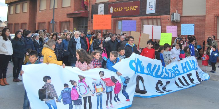 El colegio ‘La Paz’ lanza un grito unánime contra las salas de  juegos y apuestas