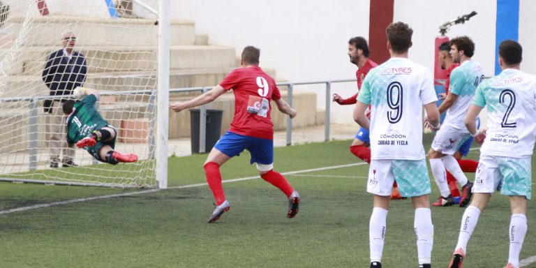 La Minera propina al Yeclano la primera derrota de 2019