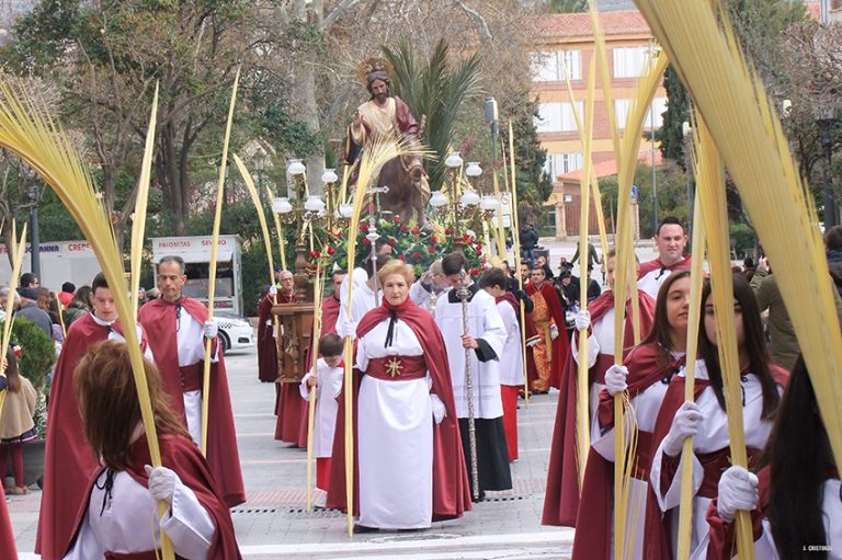 La Semana Santa toma las calles de Yecla