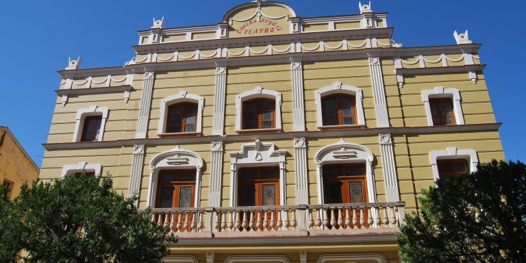 Zarzuela solidaria de la escuadra Vinaroz a beneficio de ADFY en el Teatro Concha Segura