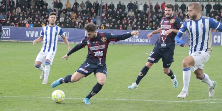 El Yeclano Deportivo doblega en La Constitución al decano del fútbol español