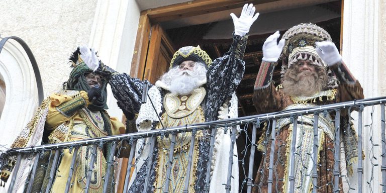 Los niños, ilusionados ante la Cabalgata de los Reyes Magos