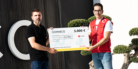 Gomarco dona a Cruz Roja un cheque por valor de 5.000 euros
