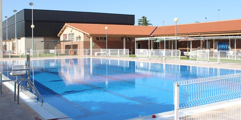 Abren al público las piscinas del Centro de Ocio de Los Rosales