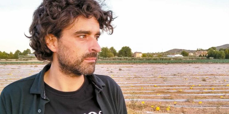 Alejandro Ortuño: “La agricultura intensiva es como una plaga de langosta, esquilma, destruye y se marcha”