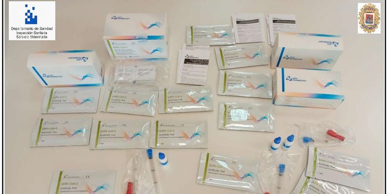 Inspección Sanitaria y Policía Local incautan test rápidos de coronavirus que se vendían en un establecimiento no autorizado