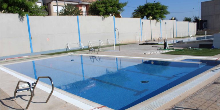 Abren al público las piscinas del Centro de Ocio de Los Rosales