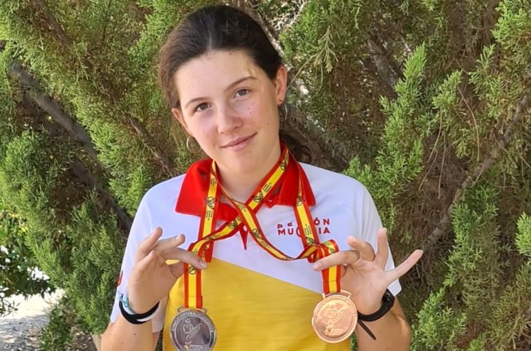 La ciclista yeclana Violeta Hernández consigue dos medallas en el Campeonato de España Cadete