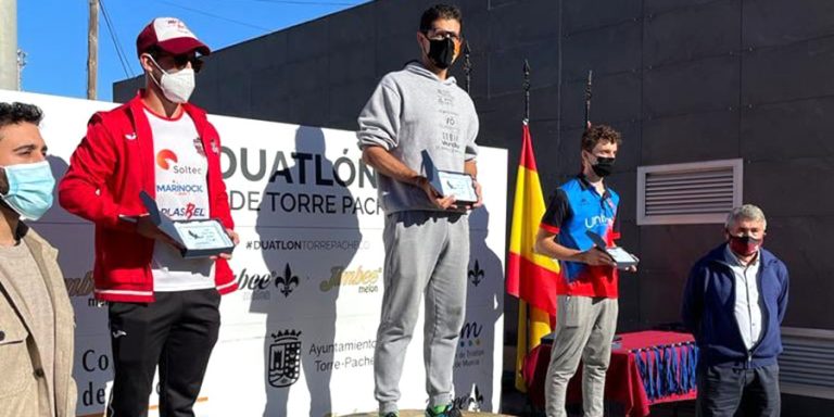 El CT Arabí Yecla recibe el reconocimiento de la federación regional de triatlón