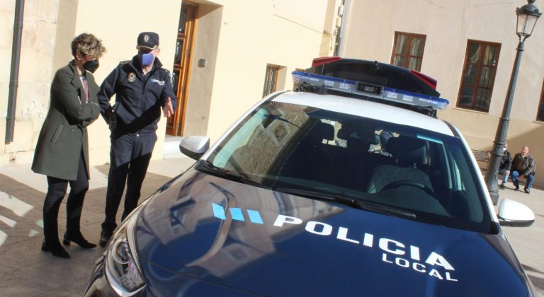 La Concejalía de Tráfico y Seguridad Ciudadana de Yecla presenta el nuevo vehículo de la Policía Local