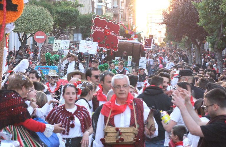 24 CARROZAS SON LAS ENCARGADAS DE DEVOLVER A YECLA LA ILUSIÓN POR LAS FIESTAS DE SAN ISIDRO