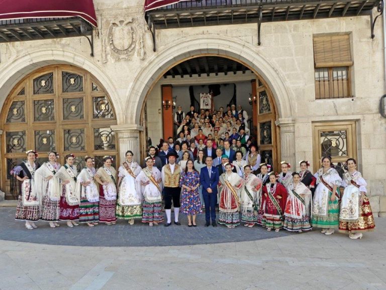 RECEPCIÓN A LOS GRUPOS PARTICIPANTES Y XII MUESTRA NACIONAL DE FOLCLORE ‘CIUDAD DE YECLA’ ( Galería de imágenes)