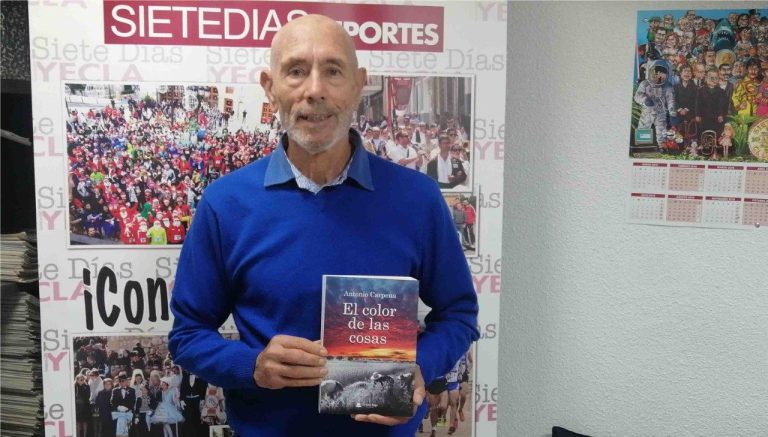 ANTONIO CARPENA PRESENTA “EL COLOR DE LAS COSAS”, CRÓNICA DE LOS DUROS AÑOS ENTRE 1936 Y 1945