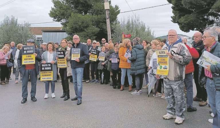 MÁS DE 70 VECINOS DE ‘LA PUJOLA- LENTISCAR’ CLAMAN CONTRA LOS ROBOS