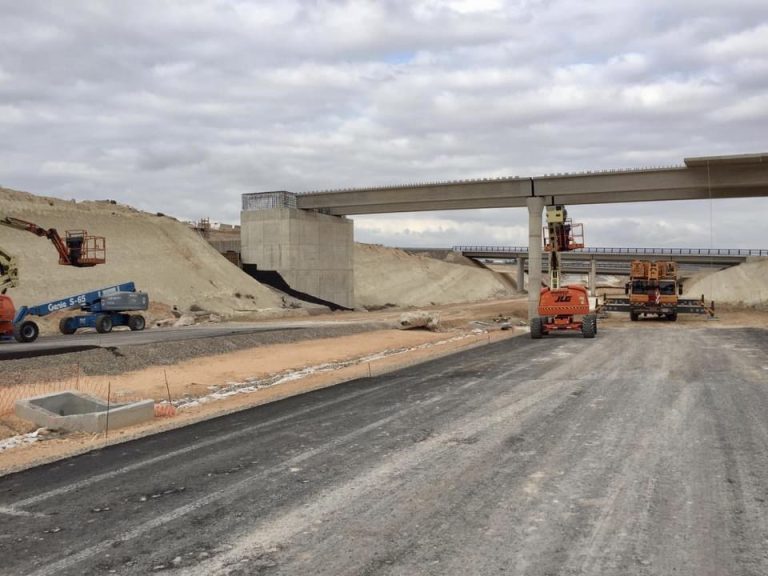 HALLAN EN LAS OBRAS DE LA AUTOVÍA A-33 UN YACIMIENTO CON 6.000 FÓSILES DE MAMÍFEROS DE HACE SIETE MILLONES DE AÑOS