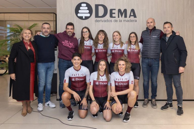 EL PRIMER EQUIPO CICLISTA 100% FEMEMINO DE YECLA COMIENZA A RODAR