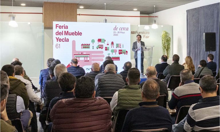 CONVIVENCIA DE LOS AGENTES COMERCIALES Y DE LA DIRECCIÓN DE FERIA DEL MUEBLE YECLA