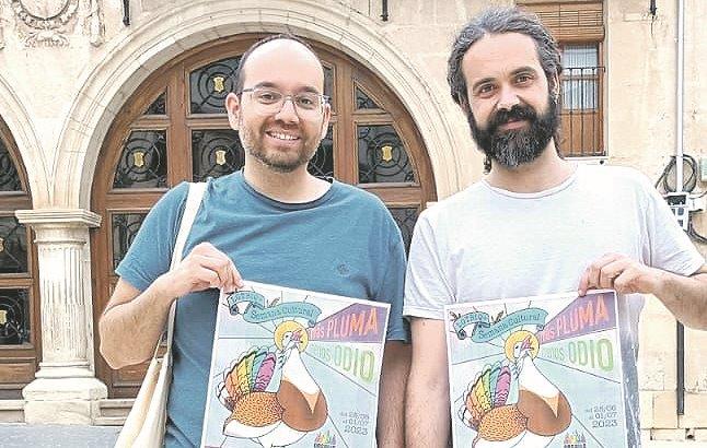 ENTREVISTA: EMI PALAO Y JUAN LÓPEZ, PORTAVOCES DEL COLECTIVO ‘ORGULLO CRÍTICO YECLA’