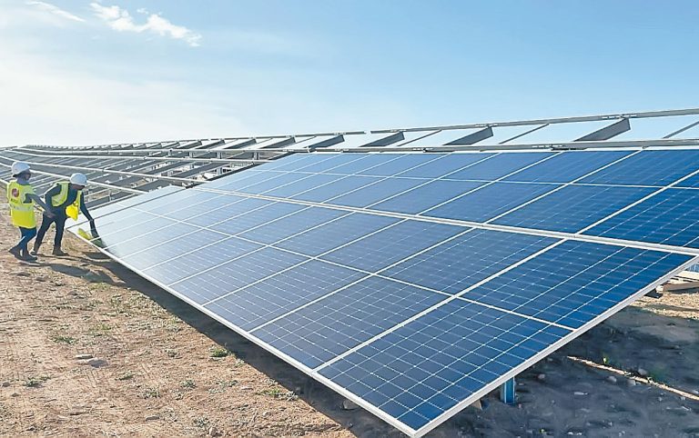 IBERDROLA CONSTRUYE EN EL ALTIPLANO SU PRIMERA PLANTA FOTO- VOLTAICA EN LA REGIÓN