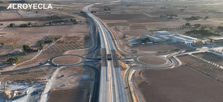 UNA AUTOVÍA QUE YA CIRCULA HACIA EL FUTURO DE YECLA