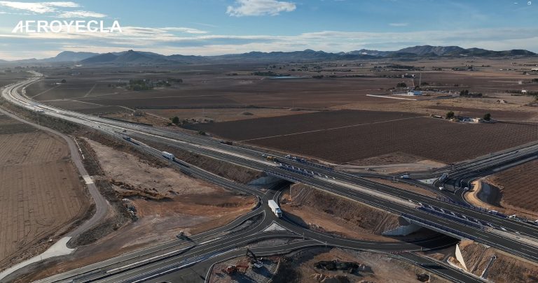 LA AUTOVIA A-33 A VISTA DE DRON