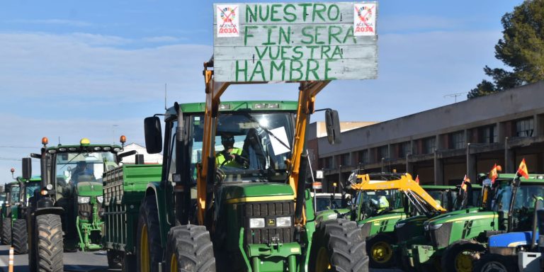150 AGRICULTORES DE YECLA SE SUMAN A LA MOVILIZACIÓN REGIONAL DEL CAMPO