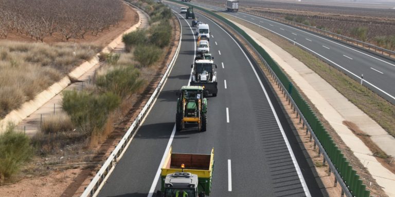 MASIVA PROTESTA DE LOS AGRICULTORES DEL ALTIPLANO