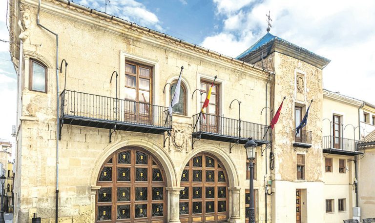 APROBADOS LOS PRESUPUESTOS , POR VALOR DE 33 MILLONES
