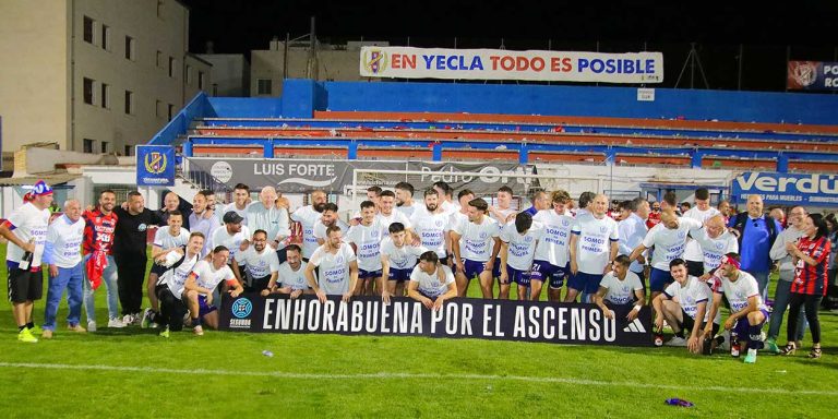 EL YECLANO CONSIGUE EL ASCENSO TRAS UNA PRÓRROGA DE INFARTO