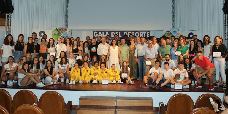 LOS PREMIOS DEPORTISTAS DEL AÑO DE COPE YECLA ACUDEN A SU CITA ANUAL
