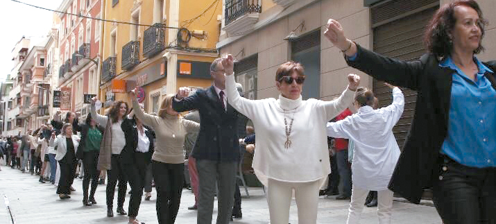 El fandango vuelve a las calles de la mano de Coros y Danzas de Yecla
