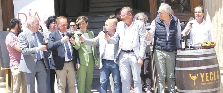 Celebración del ‘Día Vino D.O’ en el 50º aniversario de la D.O ‘Yecla’