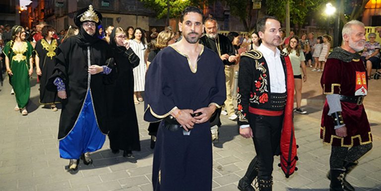 Estamos rodeados de moros y cristianos