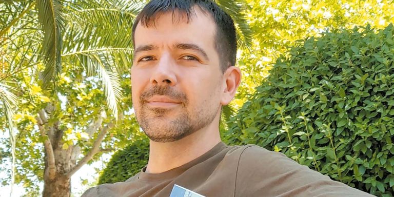 Miguel Balaguer presenta “Cómo conocí a mis muertos”