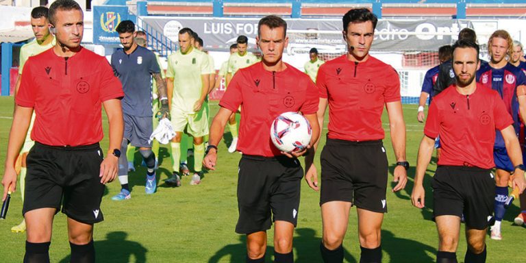 Los árbitros de fútbol yeclanos destacan en al ámbito nacional