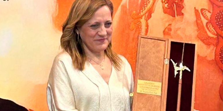 “Han premiado mi labor confeccionando los trajes de los Pajes”