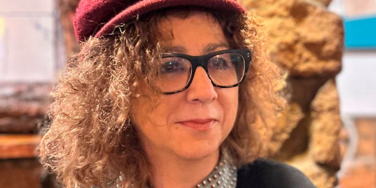 Por su trayectoria al frente del grupo Caligae Teatro