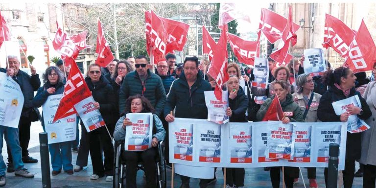 Las limpiadoras de los edificios municipales seguirán protestando
