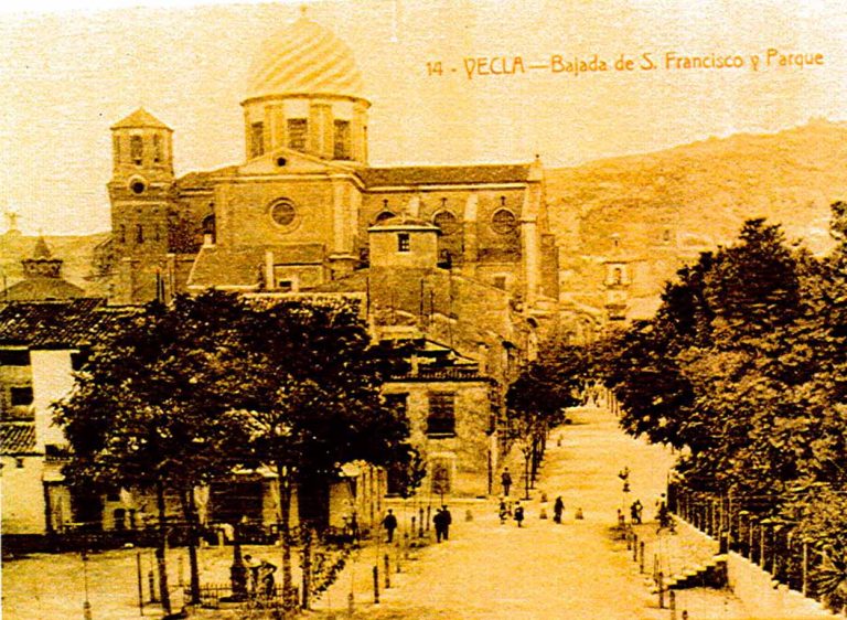 Cosas de la Yecla de antes: ‘La Glorieta’, hoy Jardín Municipal