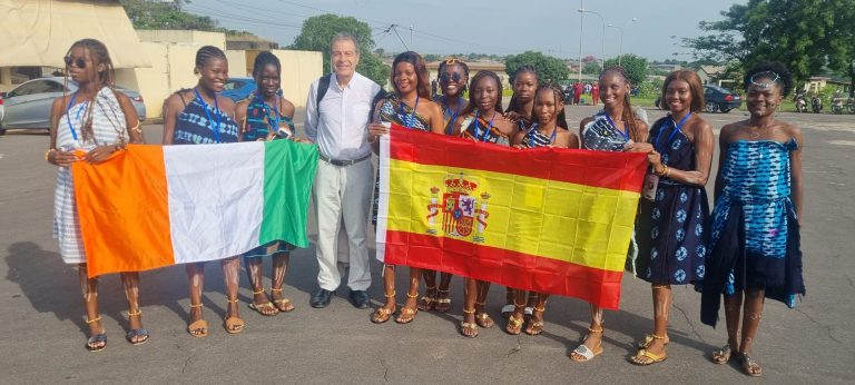 El Dr. Juan José Márquez, escritor invitado en la celebración del Día Mundial de la Poesía celebrado en Costa de Marfil